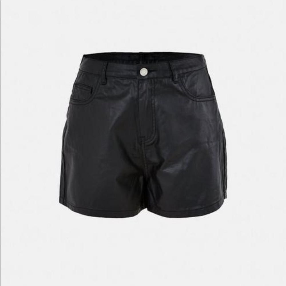 LOOSE FIT COATED DENIM SHORT
